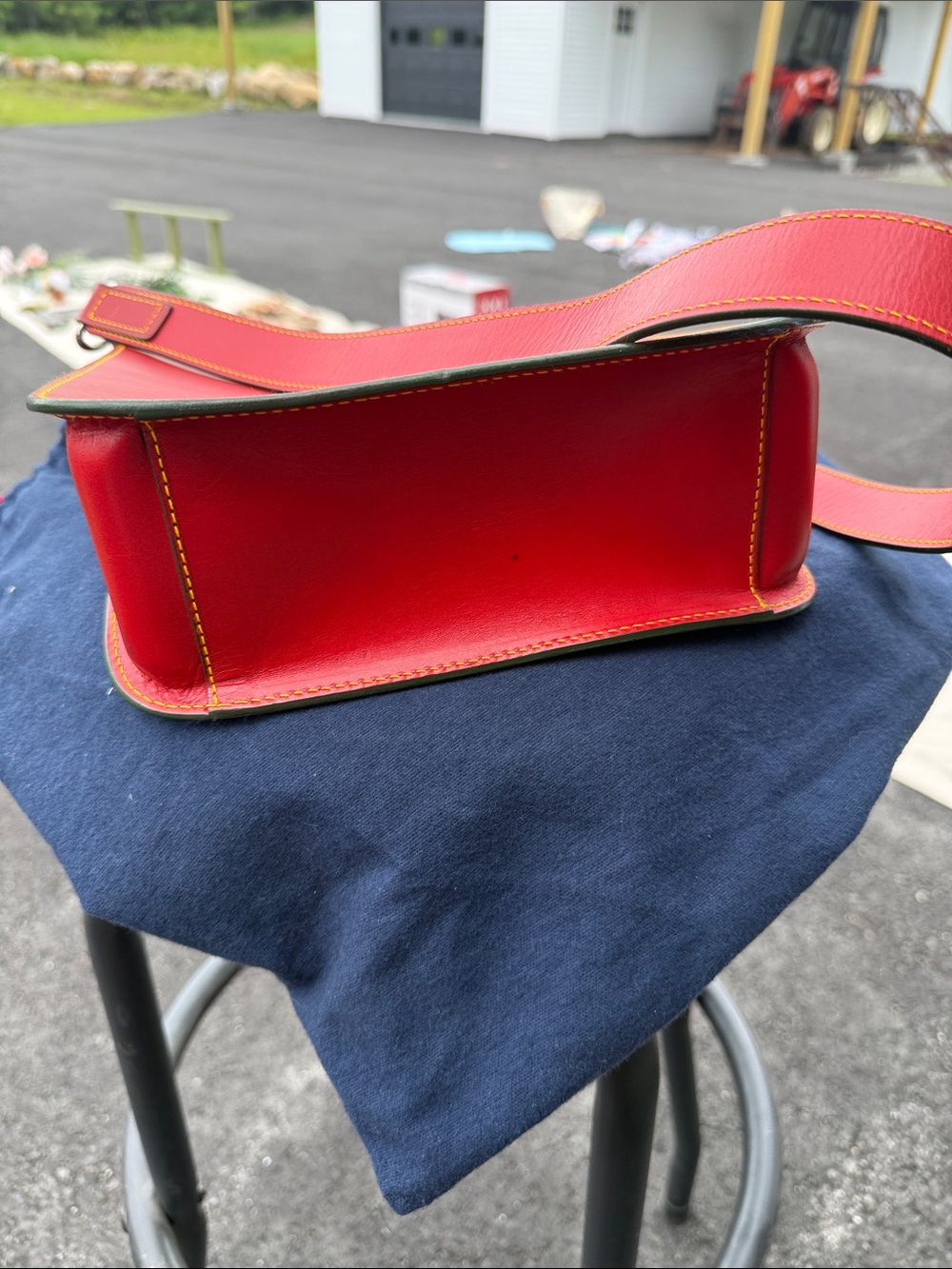 Vintage Dooney & Bourke Red Leather Bucket Shoulder Bag with Contrast Stitching - Picture 4 of 5